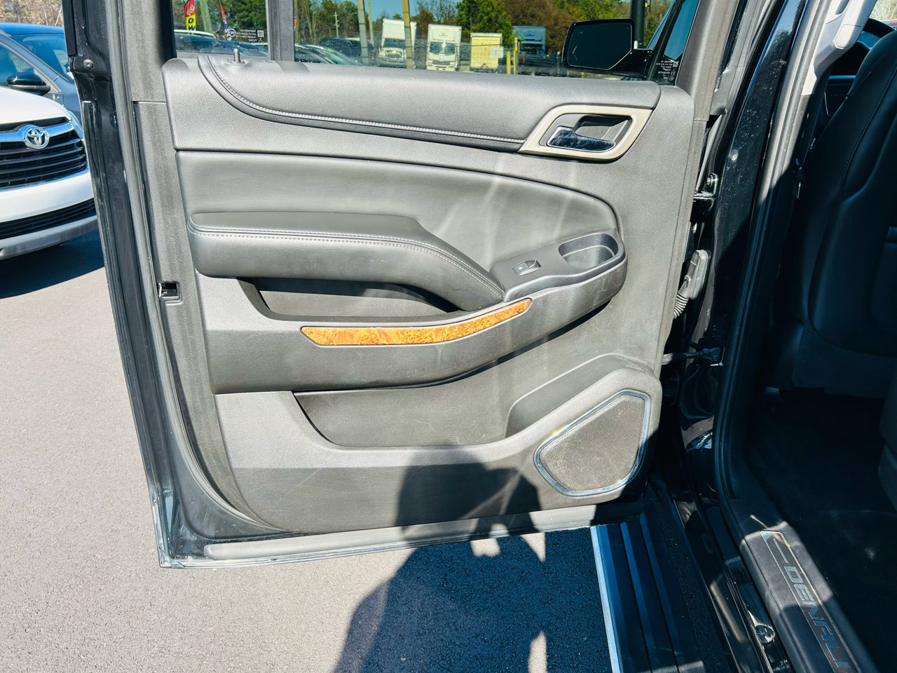 Used 2015 GMC Yukon XL Denali w/ Premium Package image 27