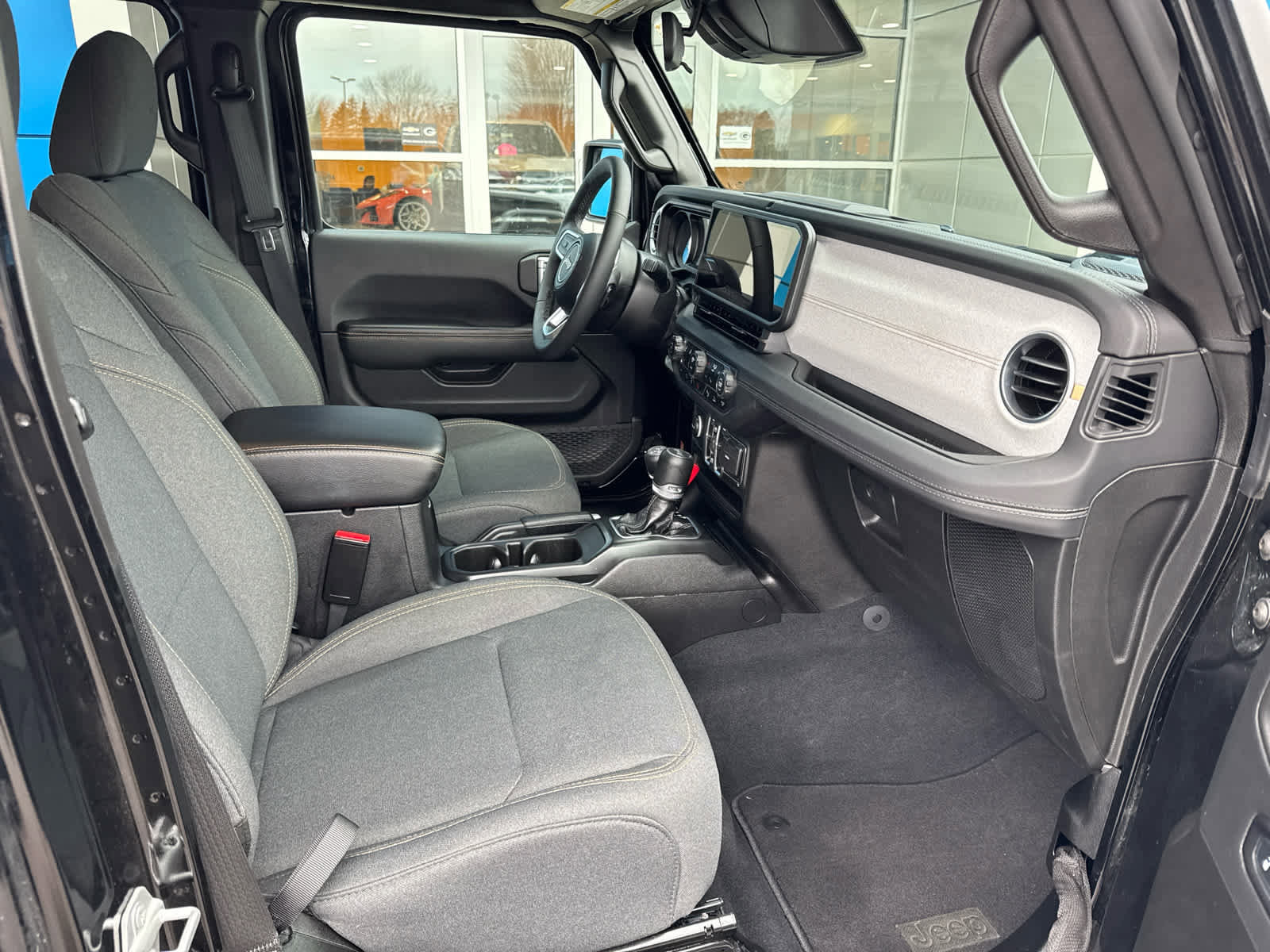 Used 2025 Jeep Wrangler Sahara w/ Safety Group image 4