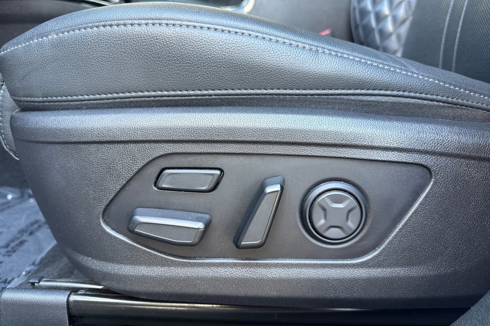 Used 2023 Kia Sorento SX image 12