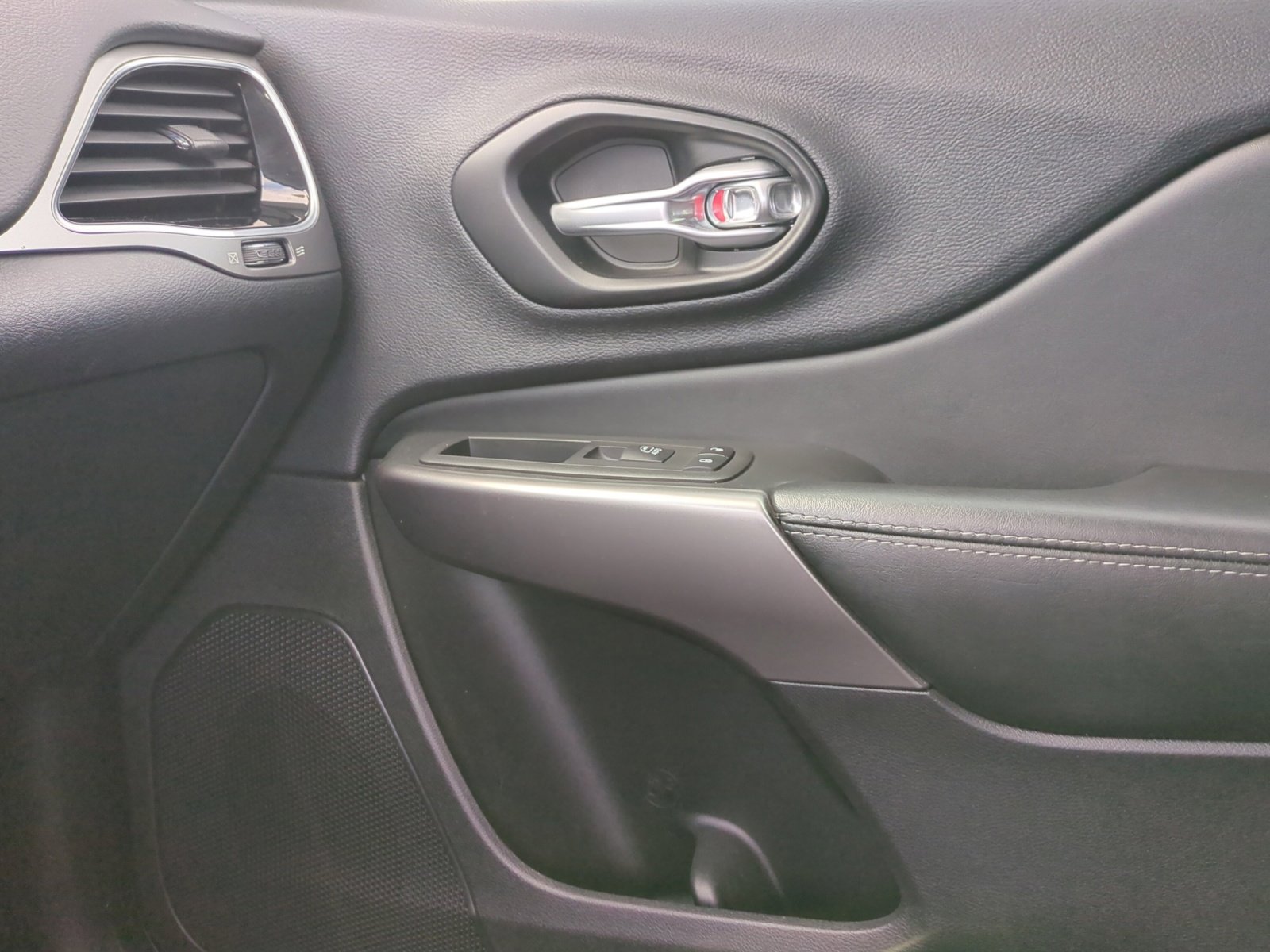 Certified 2022 Jeep Cherokee Limited image 16