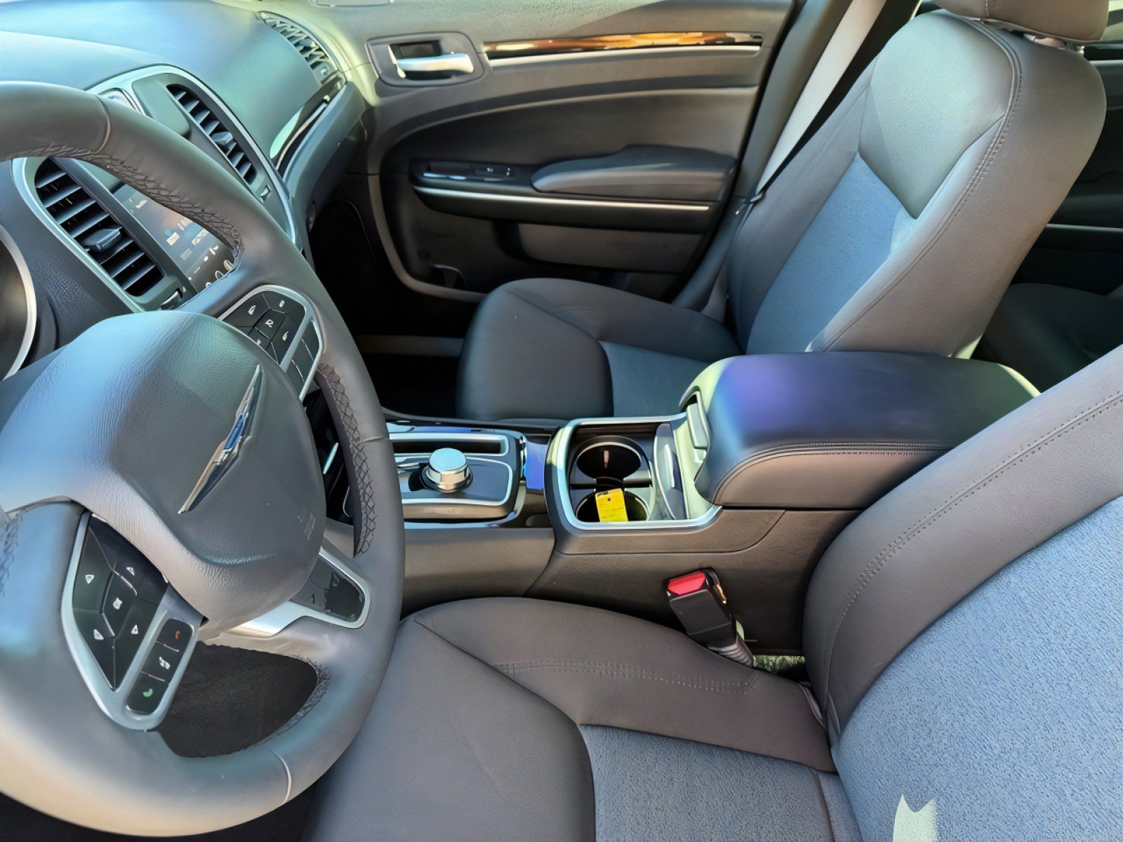 Used 2023 Chrysler 300 Touring w/ Sport Appearance Package image 18