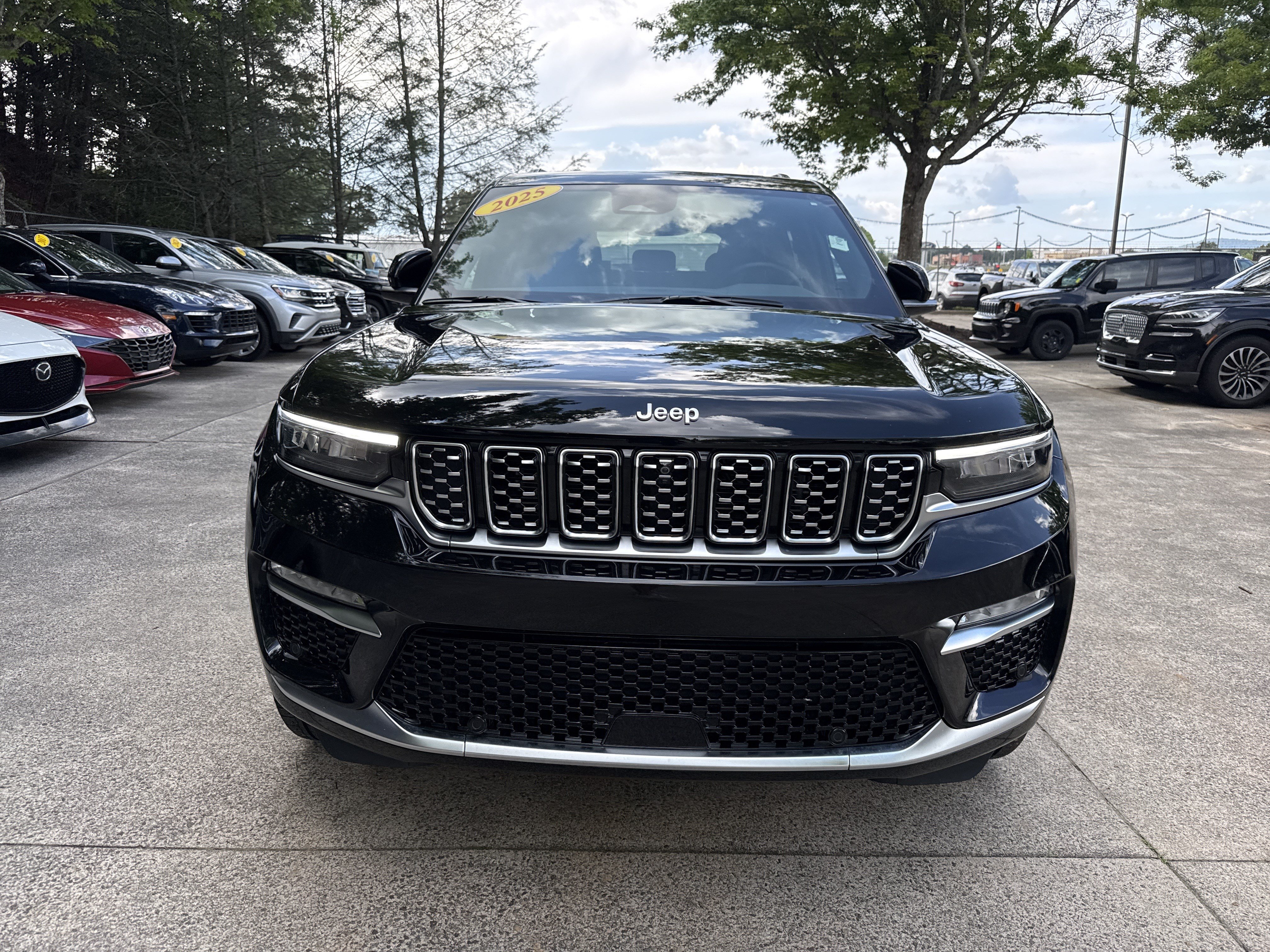 Used 2025 Jeep Grand Cherokee Summit AWD/4WD image 2