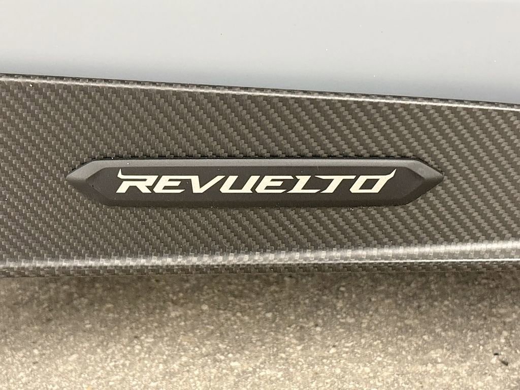 Used 2024 Lamborghini Revuelto image 21