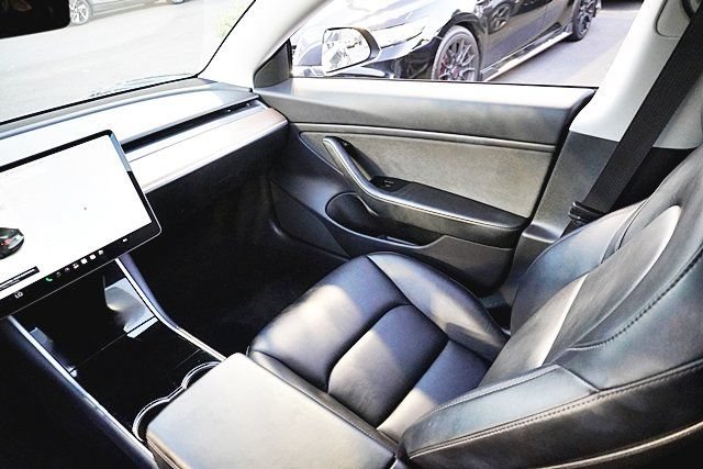 Used 2019 Tesla Model 3 Mid Range RWD image 32
