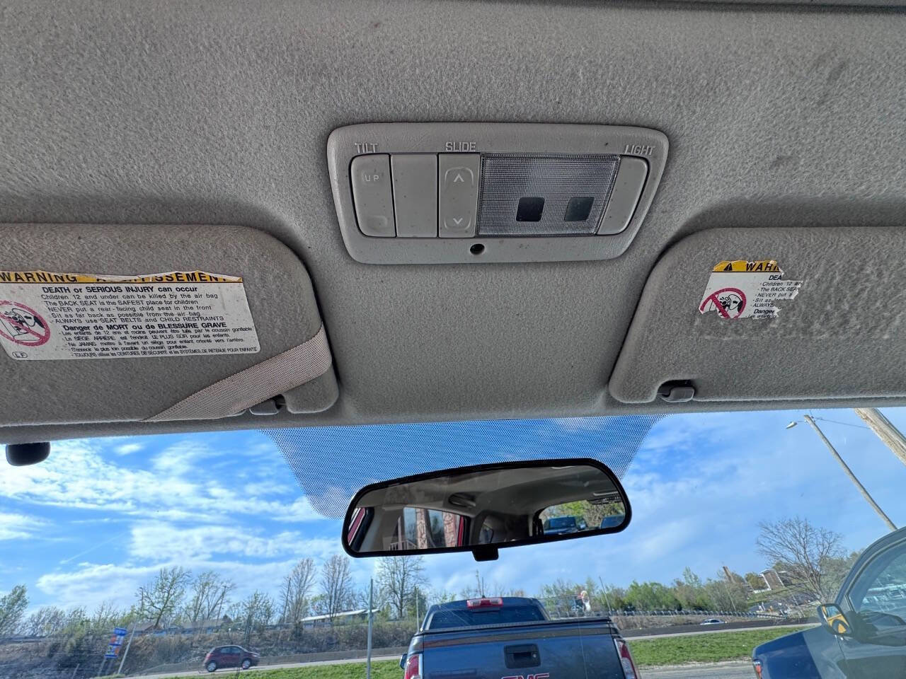 Used 2004 Pontiac Vibe w/ Moon And Tunes Value Package image 22