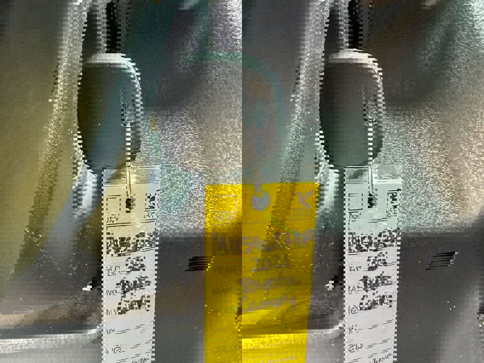 Used 2021 Toyota Camry SE w/ Carpet Mat Package (TMS) image 32