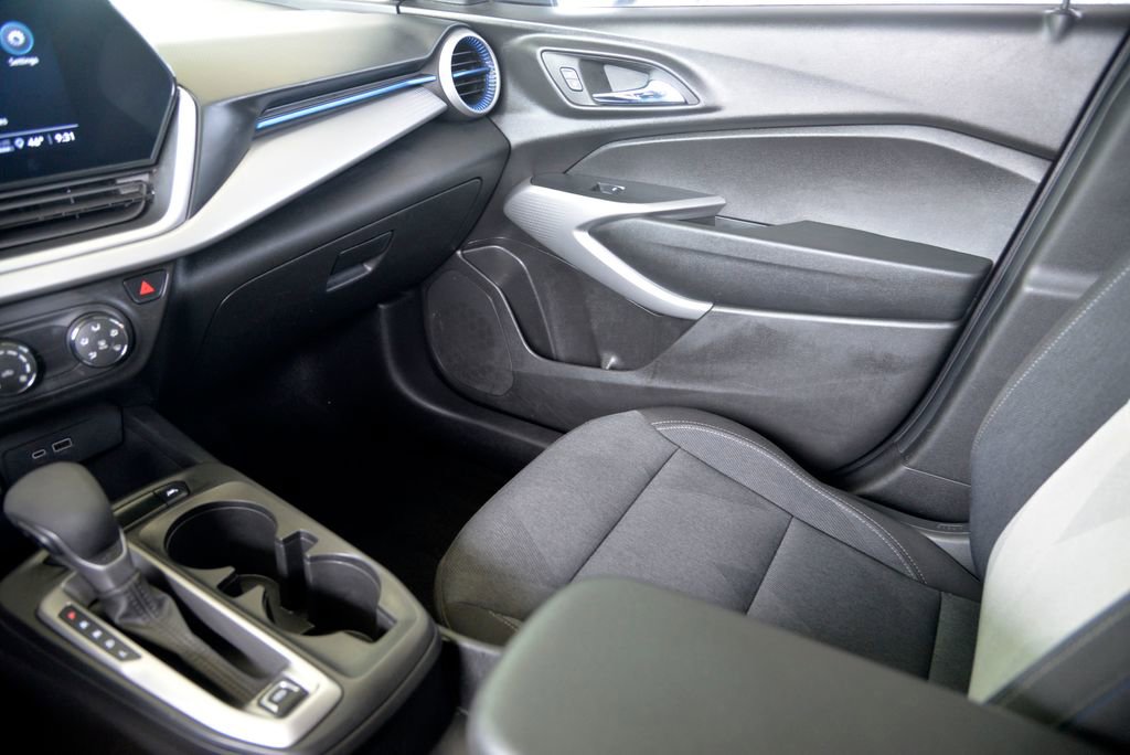 Used 2024 Chevrolet Trax LS image 27