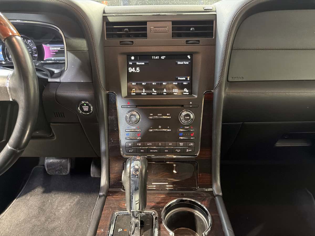 Used 2017 Lincoln Navigator Reserve image 20
