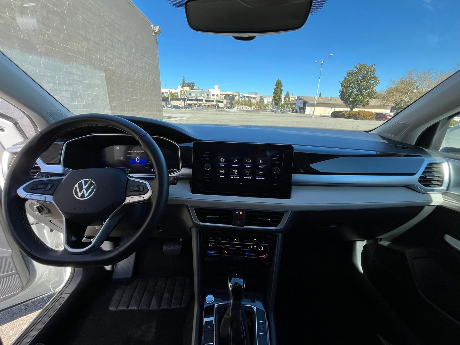 Used 2025 Volkswagen Taos SE FWD image 34