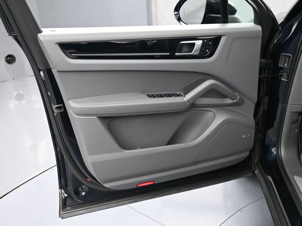 Certified 2021 Porsche Cayenne Coupe image 15