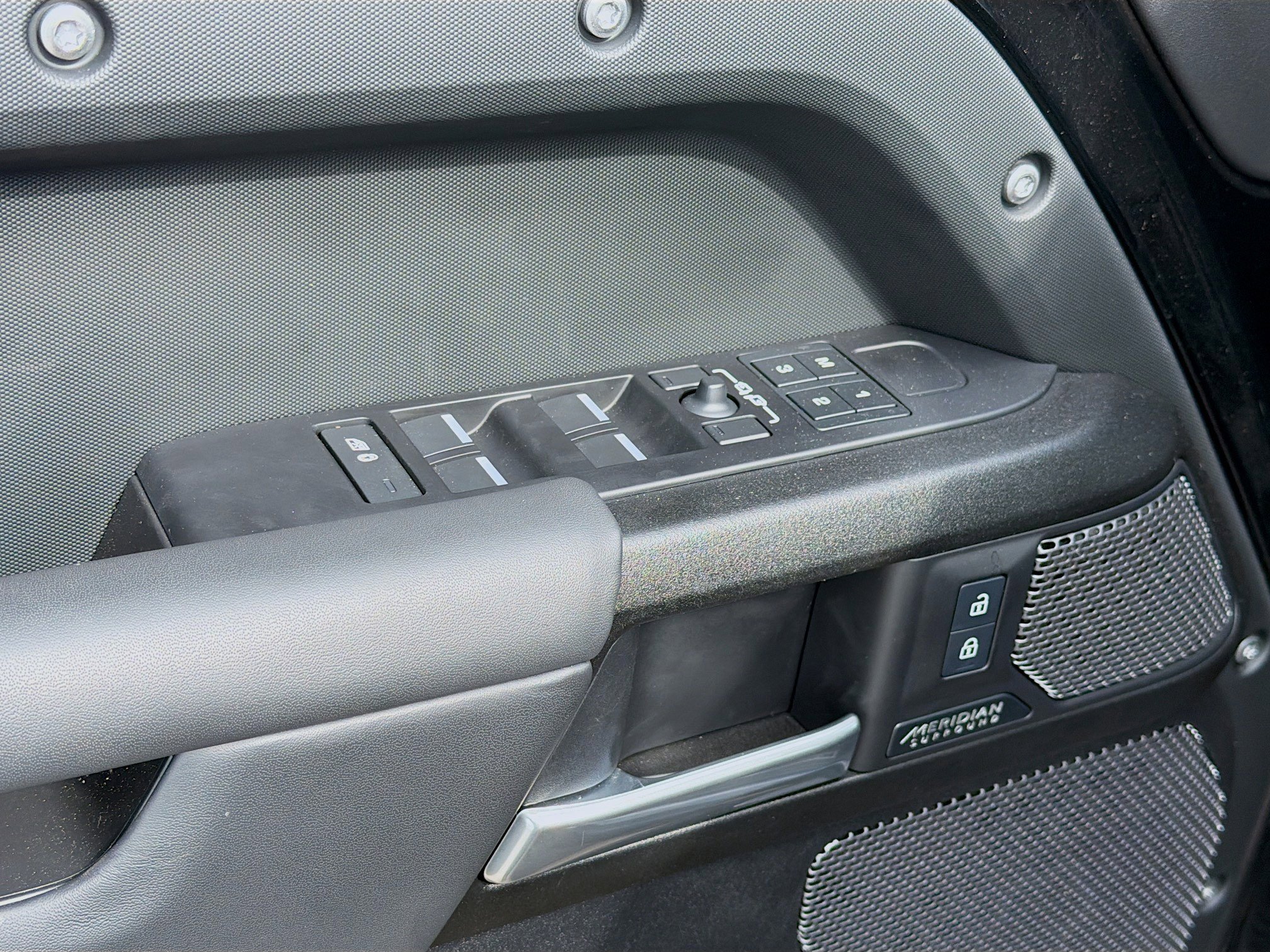 Used 2024 Land Rover Defender 110 V8 image 23