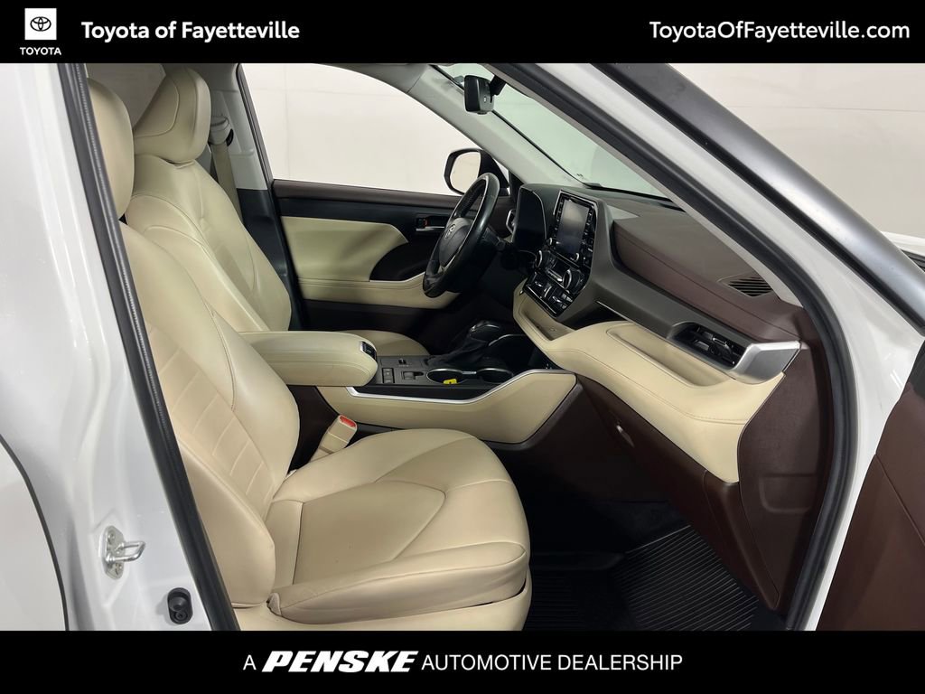 Used 2022 Toyota Highlander XLE FWD image 8