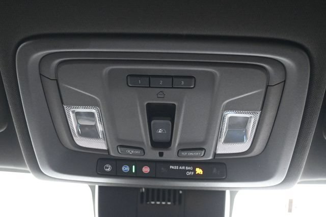 Used 2023 GMC Sierra 1500 Denali w/ Technology Package AWD/4WD image 8