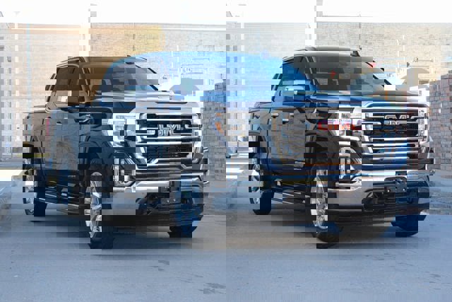 Used 2021 GMC Sierra 1500 SLT image 2
