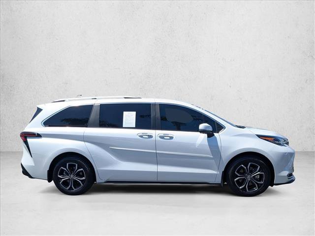Used 2025 Toyota Sienna Platinum AWD/4WD image 4