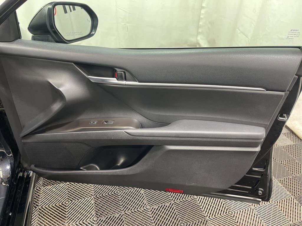 Used 2024 Toyota Camry SE image 10
