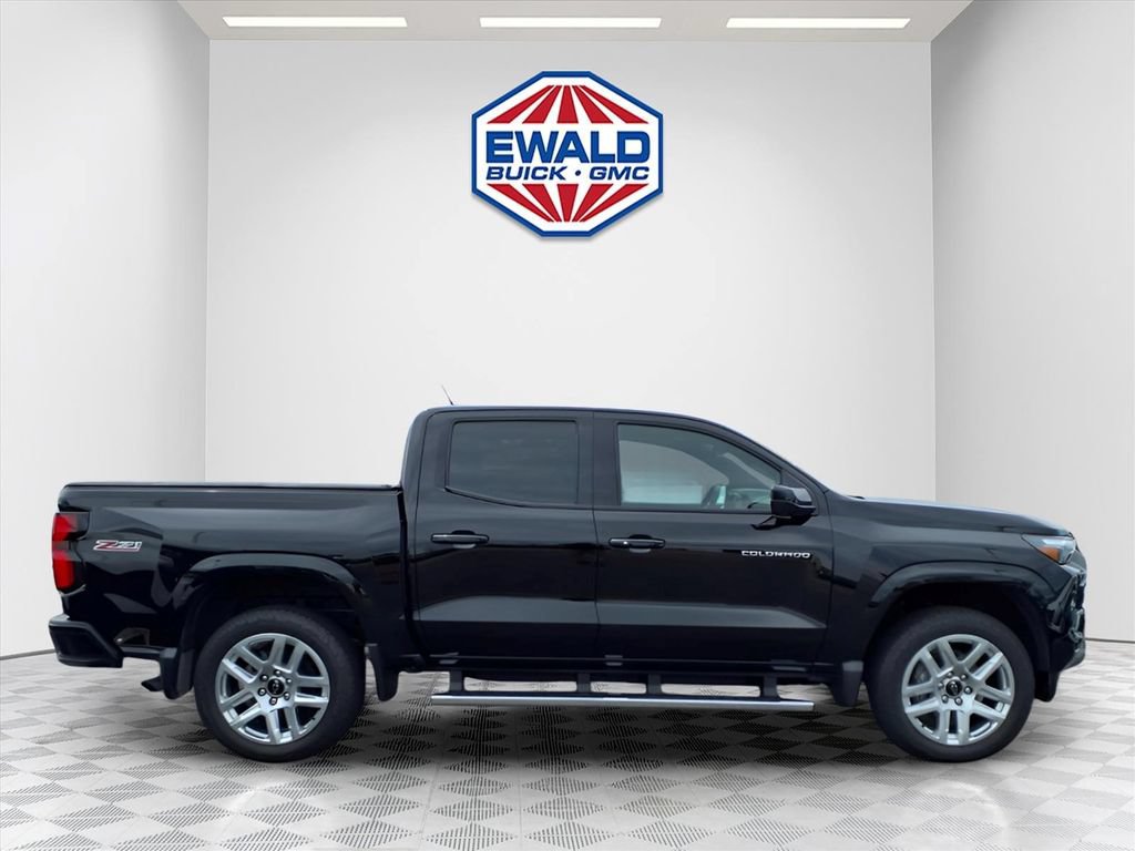 Certified 2025 Chevrolet Colorado Z71 w/ Technology Package AWD/4WD image 4