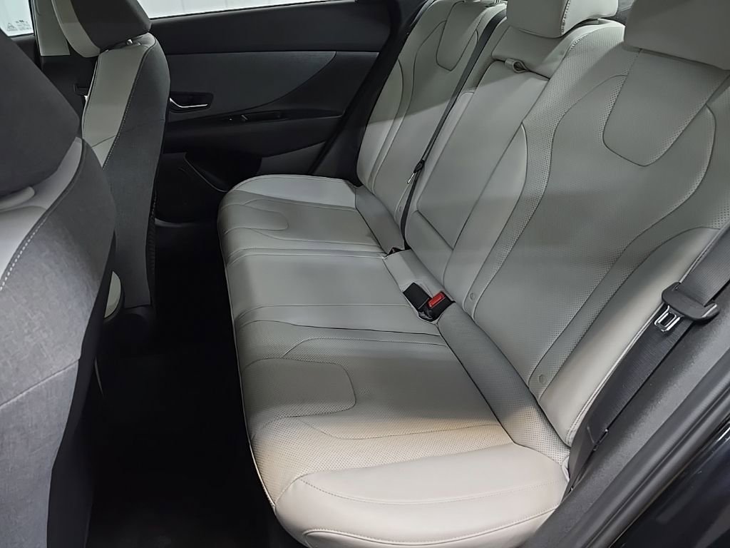 Used 2023 Hyundai Elantra Limited FWD image 28