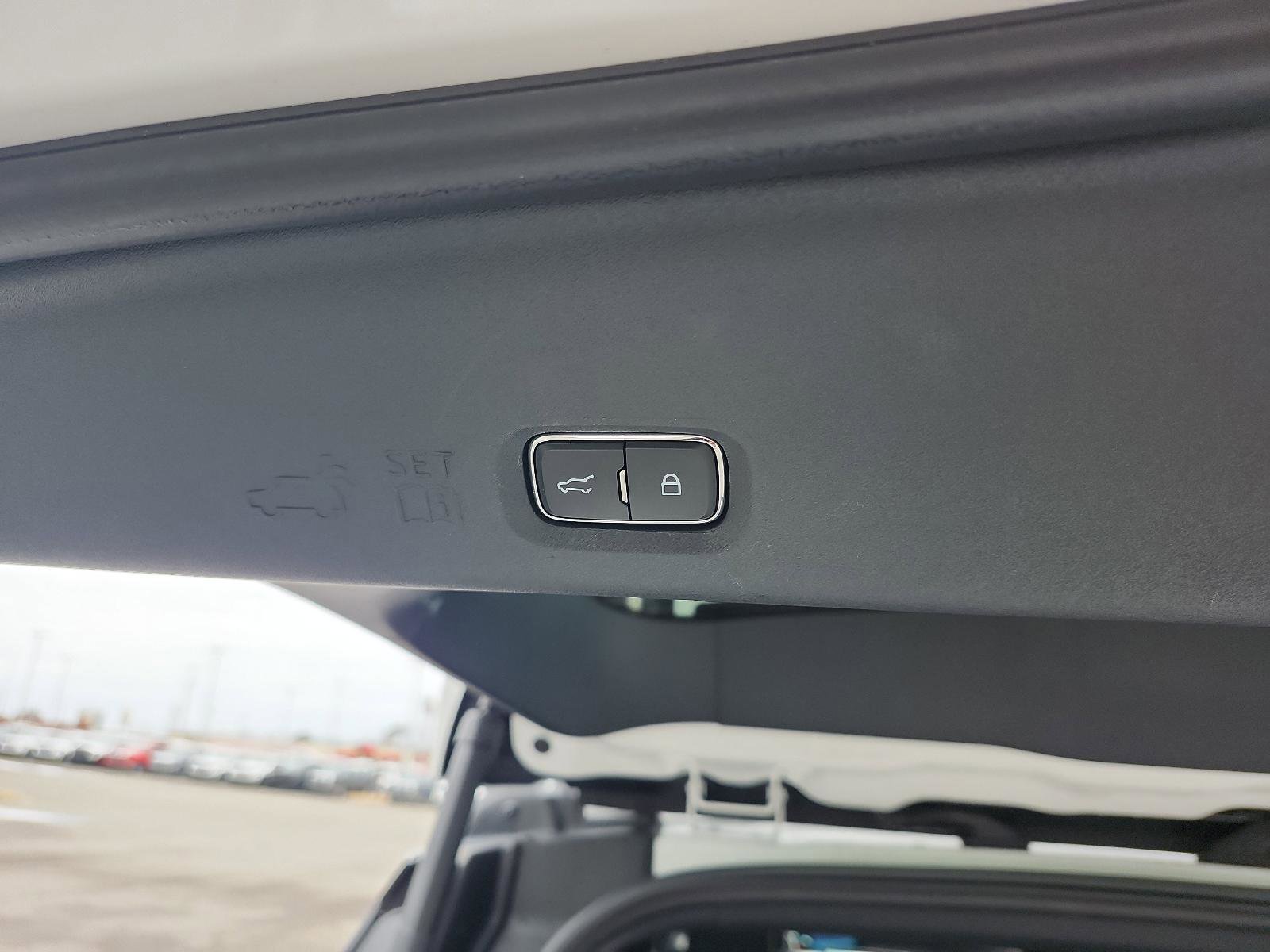 Used 2025 Ford Expedition Max Platinum w/ Stealth Appearance Package image 15