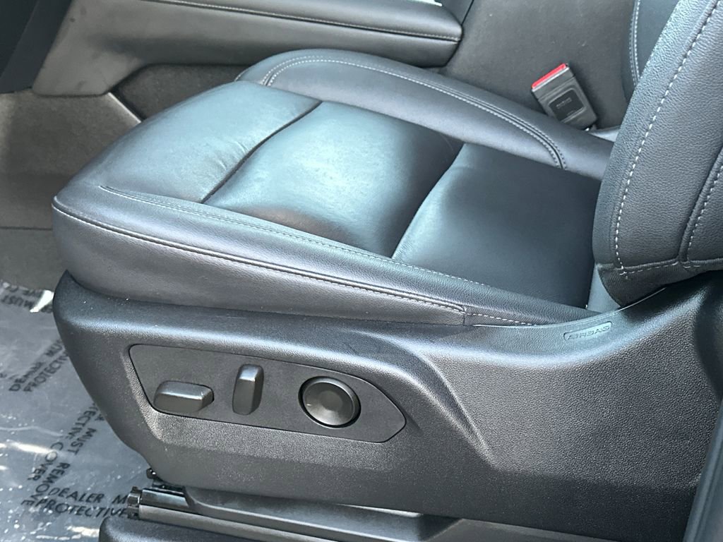 Used 2025 Chevrolet Suburban Z71 image 22