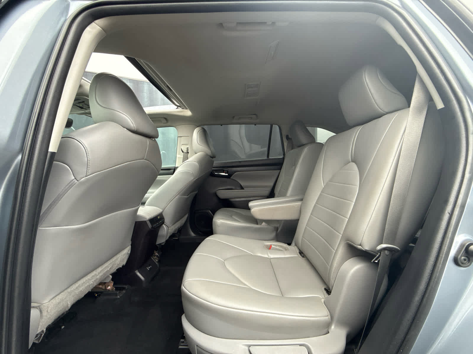 Used 2022 Toyota Highlander XLE image 8