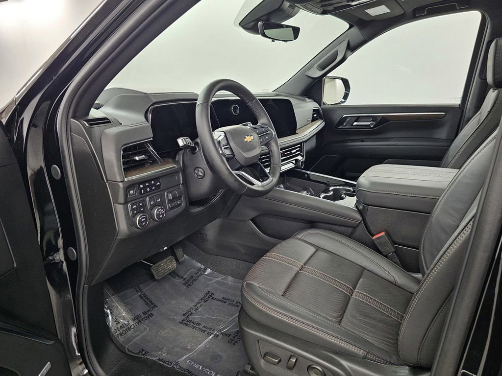 Used 2025 Chevrolet Suburban High Country AWD/4WD image 14
