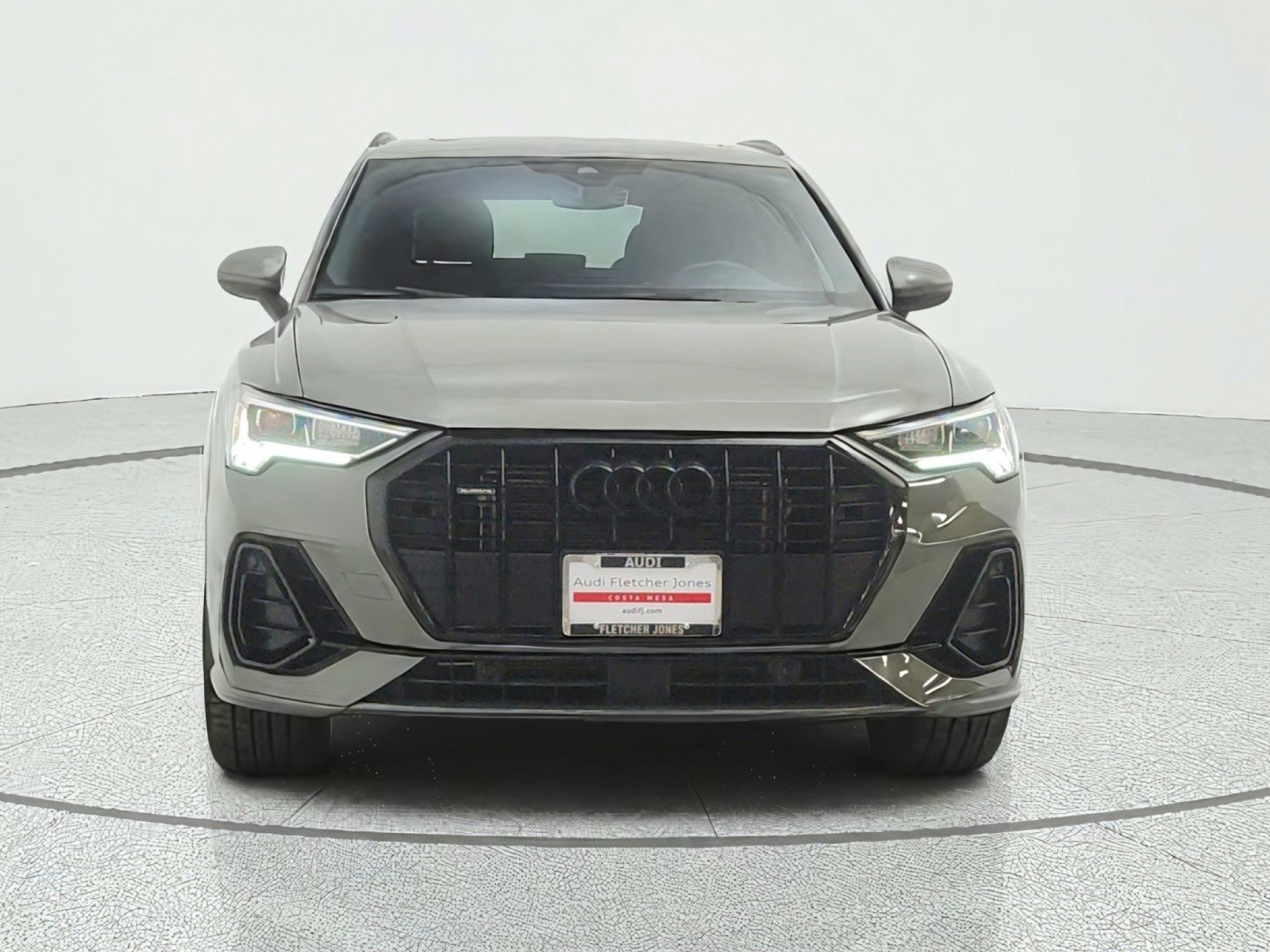 Used 2023 Audi Q3 2.0T Premium w/ Black Optic Sport Package AWD/4WD image 2