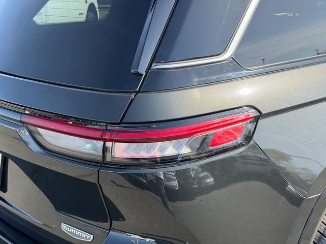 Used 2024 Jeep Grand Cherokee Summit image 6