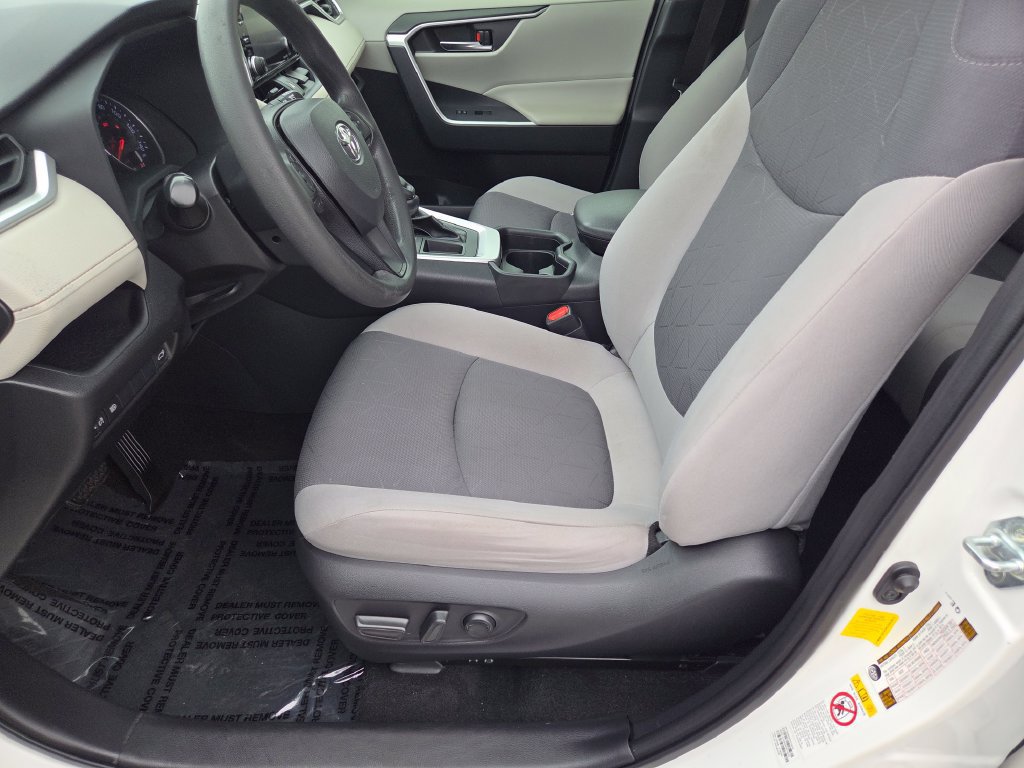 Used 2019 Toyota RAV4 XLE w/ Convenience Package FWD image 8