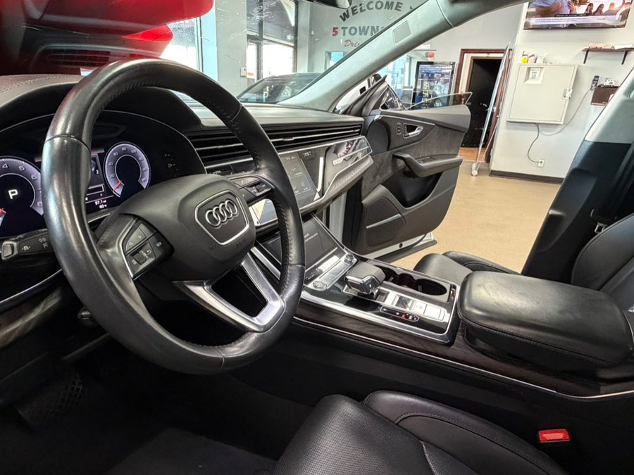 Used 2020 Audi Q8 Prestige w/ Prestige Package AWD/4WD image 24