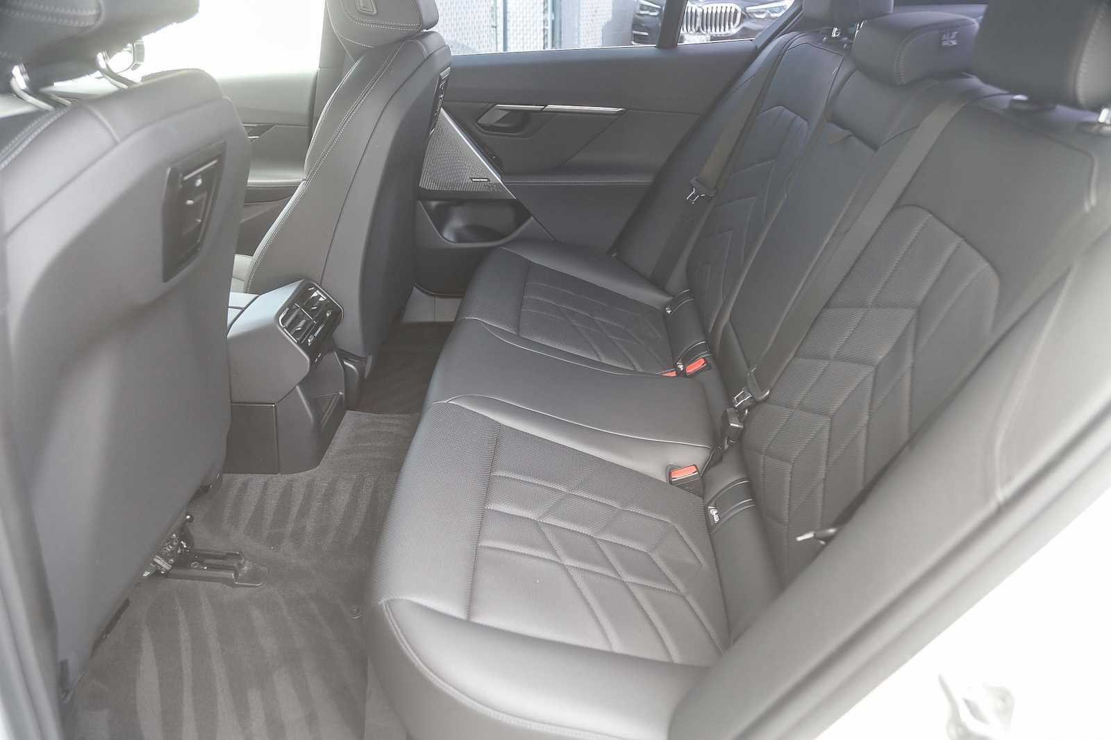 Used 2024 BMW i5 eDrive40i w/ M Sport Package image 15