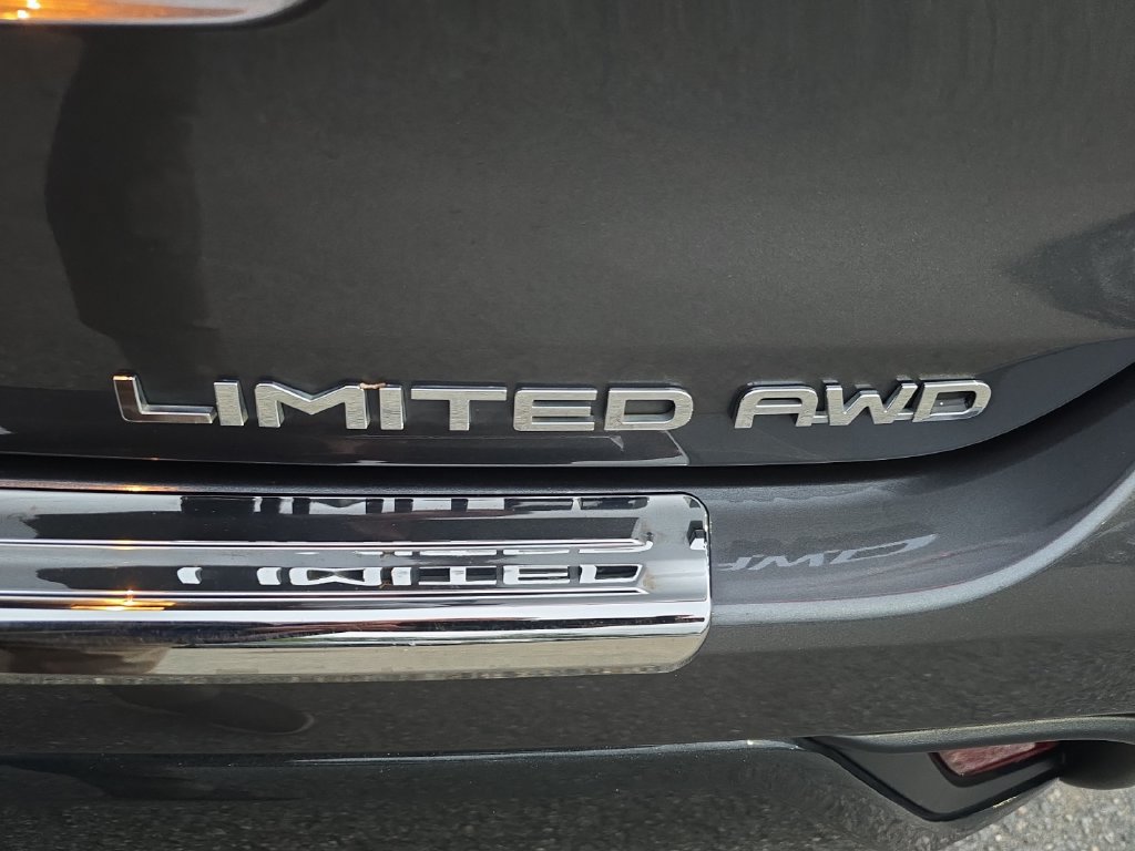 Used 2023 Toyota Highlander Limited AWD/4WD image 39