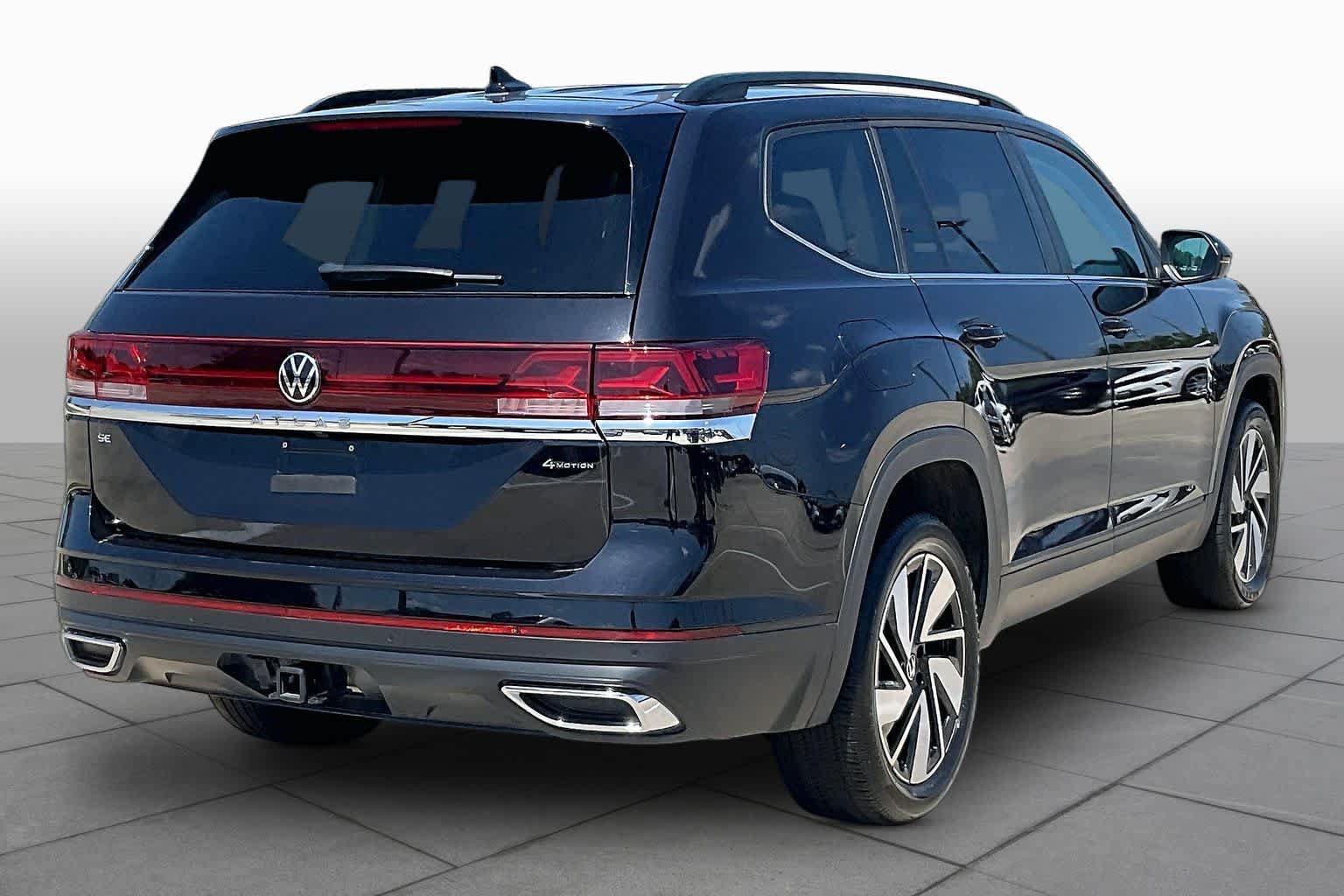 Used 2025 Volkswagen Atlas SE AWD/4WD image 13
