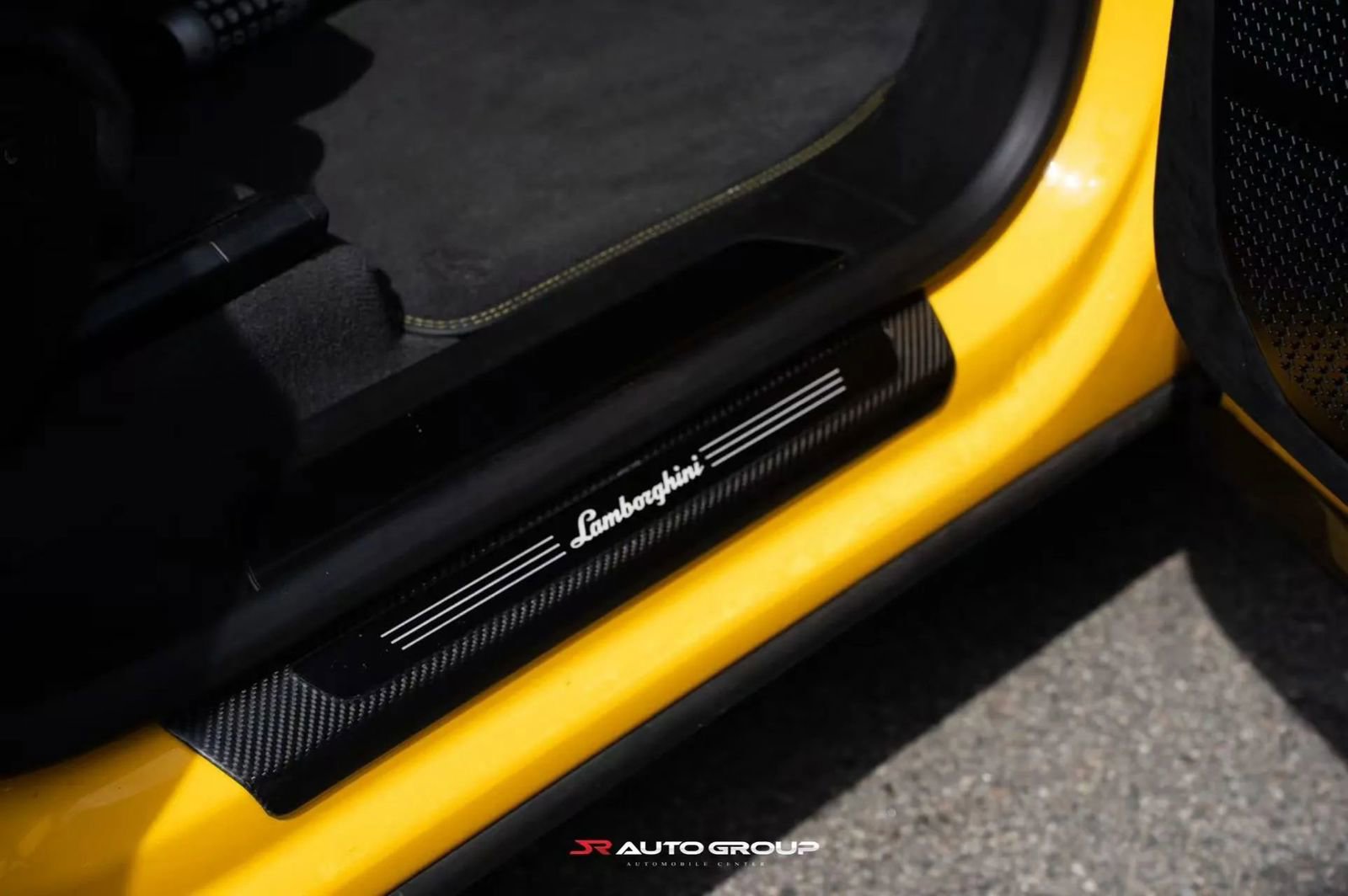 Used 2023 Lamborghini Urus Performante AWD/4WD image 25