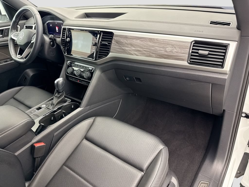 Certified 2023 Volkswagen Atlas Cross Sport SE w/ Panoramic Sunroof Package FWD image 15