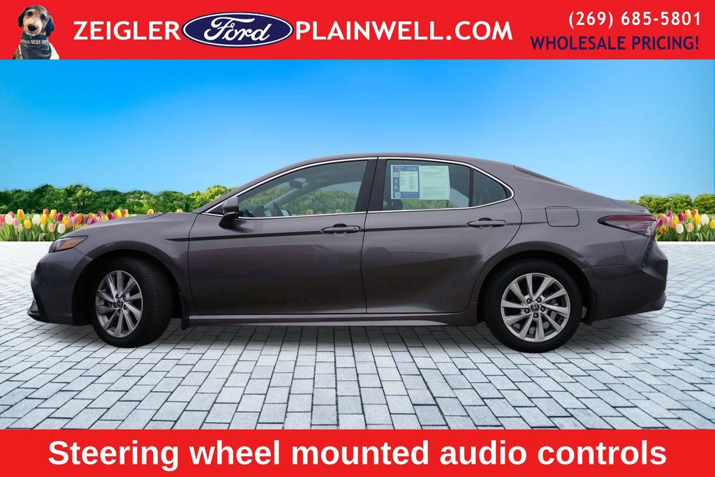 Used 2024 Toyota Camry SE image 2