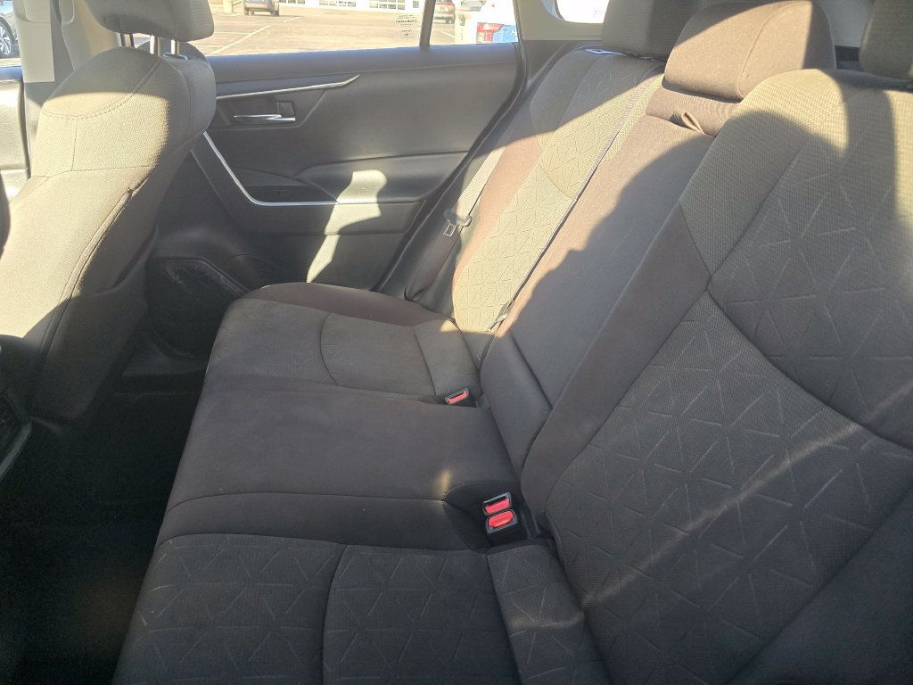 Used 2022 Toyota RAV4 XLE AWD/4WD image 22