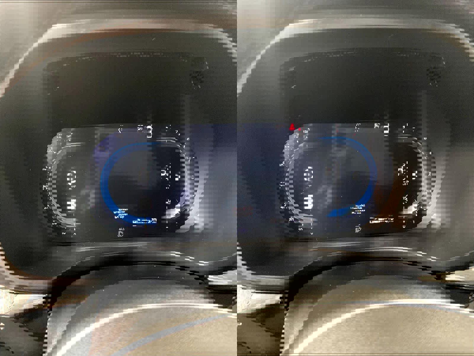 Used 2025 Volvo XC60 B5 Plus image 25