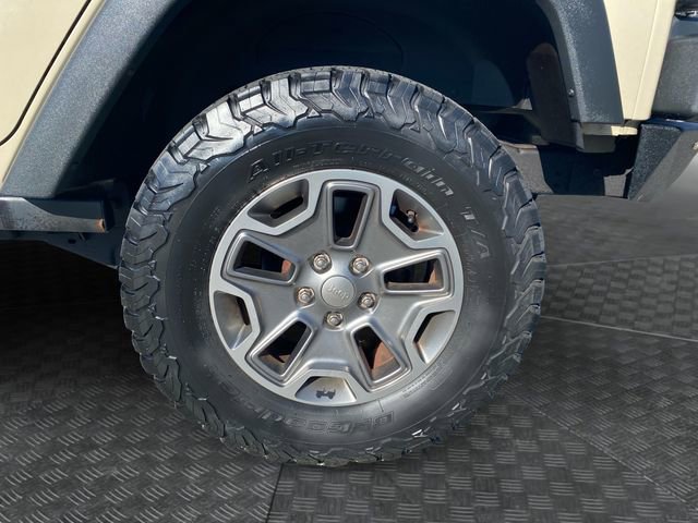 Used 2017 Jeep Wrangler Unlimited Rubicon w/ Cold Weather Group image 32
