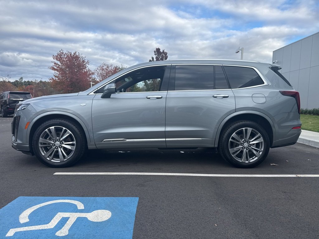 Certified 2025 Cadillac XT6 Premium Luxury image 2