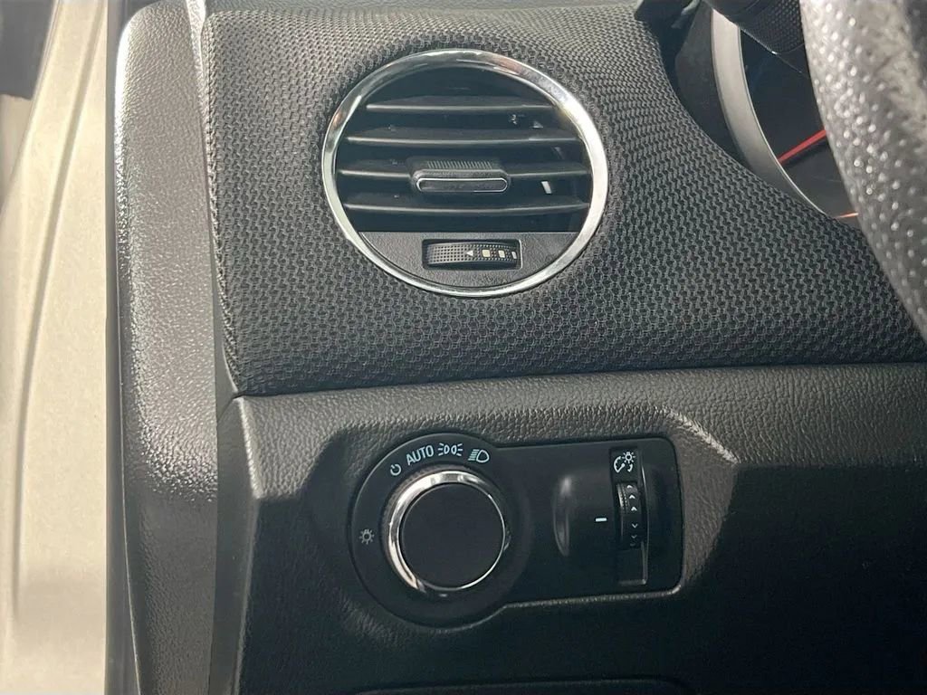 Used 2015 Chevrolet Cruze Eco w/ Enhanced Safety Package image 11