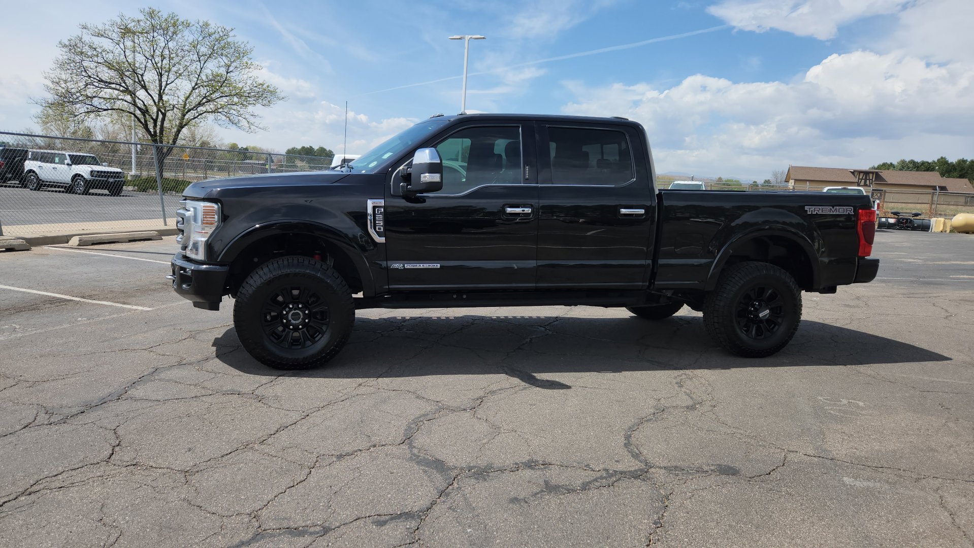 Used 2022 Ford F250 Platinum w/ Tremor Off-Road Package image 5