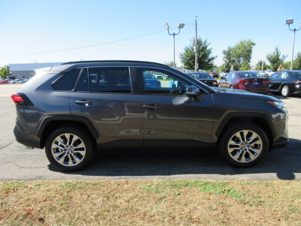 Used 2025 Toyota RAV4 XLE Premium image 4
