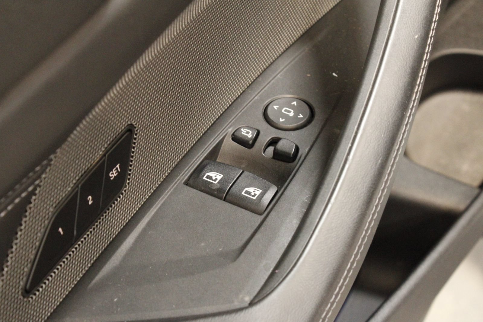 Used 2021 BMW M4 Coupe w/ Executive Package RWD image 27