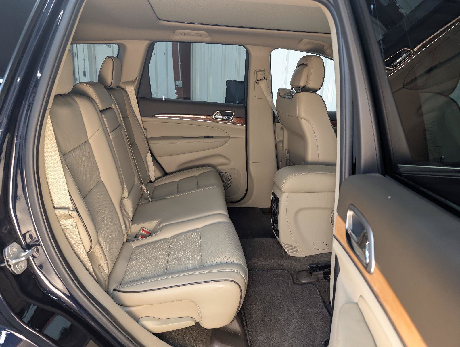 Used 2011 Jeep Grand Cherokee Overland AWD/4WD image 41