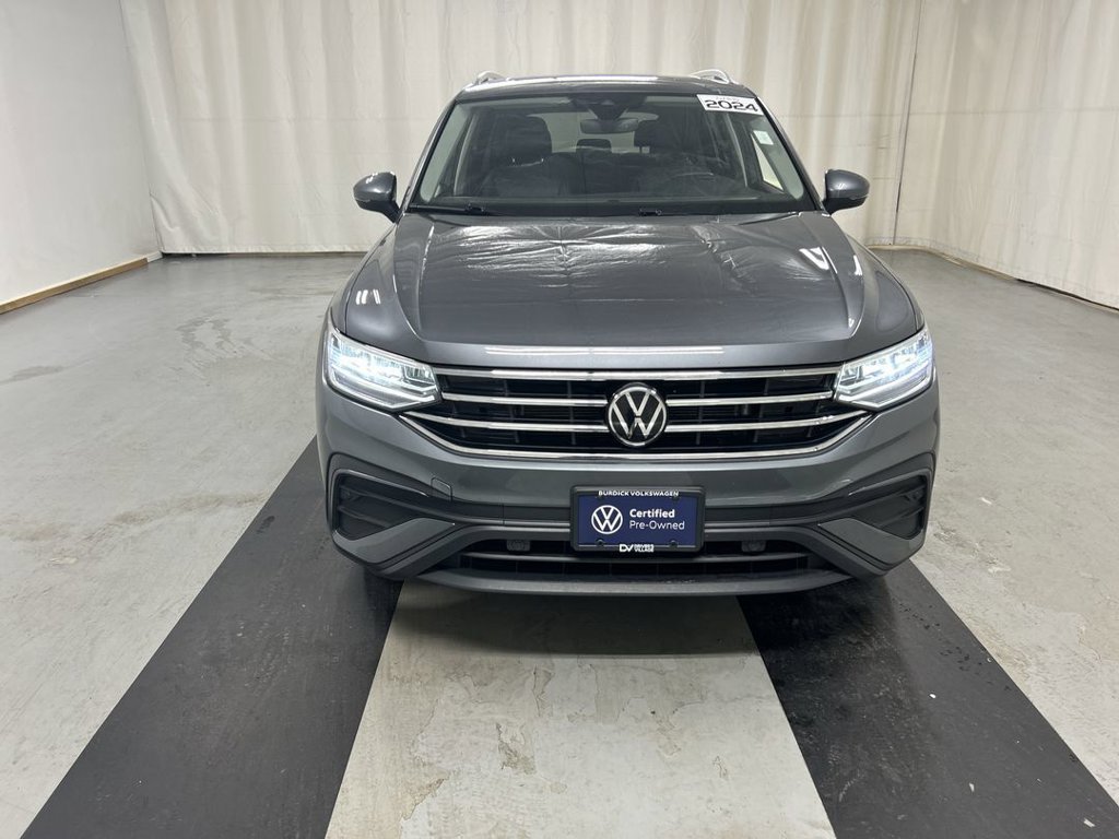 Certified 2024 Volkswagen Tiguan SE w/ Panoramic Sunroof Package AWD/4WD image 3