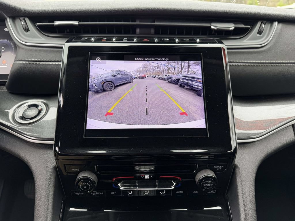 Certified 2023 Jeep Grand Cherokee Laredo AWD/4WD image 29