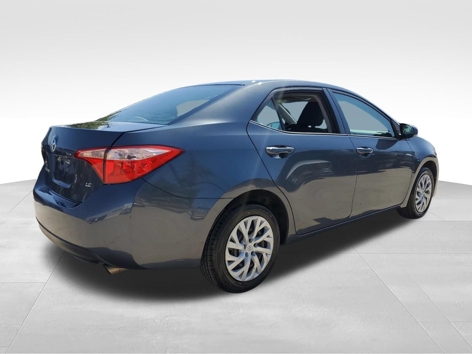 Used 2018 Toyota Corolla LE FWD image 5