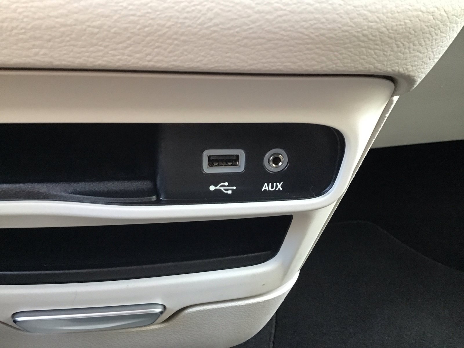 Used 2018 Chrysler Pacifica L FWD image 18