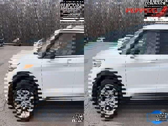Used 2023 Ford Explorer Platinum w/ Technology Package image 2
